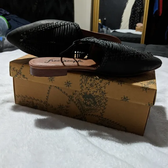 🆕 FREE PEOPLE SIZE 9 Black Genuine Leather Flat Sandals With Ankle Tie Details