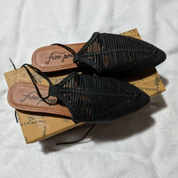 🆕 FREE PEOPLE SIZE 9 Black Genuine Leather Flat Sandals With Ankle Tie Details