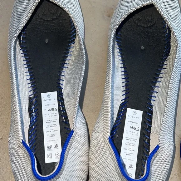 ⭐️ Rothy’s Gray Pointed Toe Flats