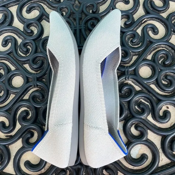⭐️ Rothy’s Gray Pointed Toe Flats