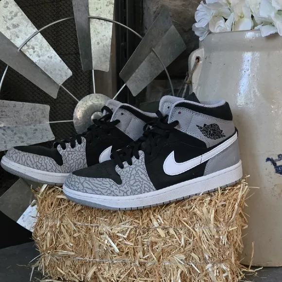 2 Pairs Nike Air Jordan High-Top Sneakers