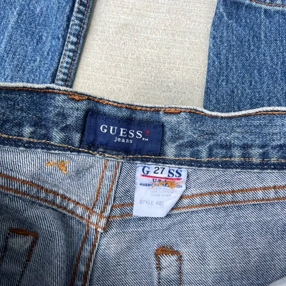 90s Vintage Guess Highwasited Straight Leg Mom Jean Size 27