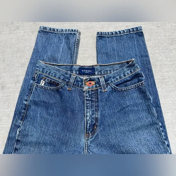 90s Vintage Guess Highwasited Straight Leg Mom Jean Size 27