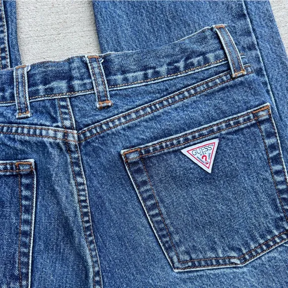 90s Vintage Guess Highwasited Straight Leg Mom Jean Size 27