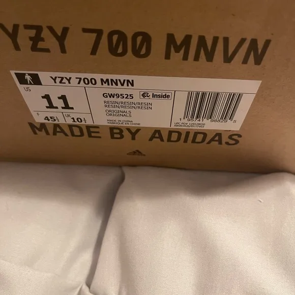 Adidas Yeezy boost 700 MNVN