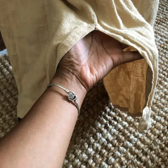 Adorable tan 💯% linen maxi skirt w/side splits