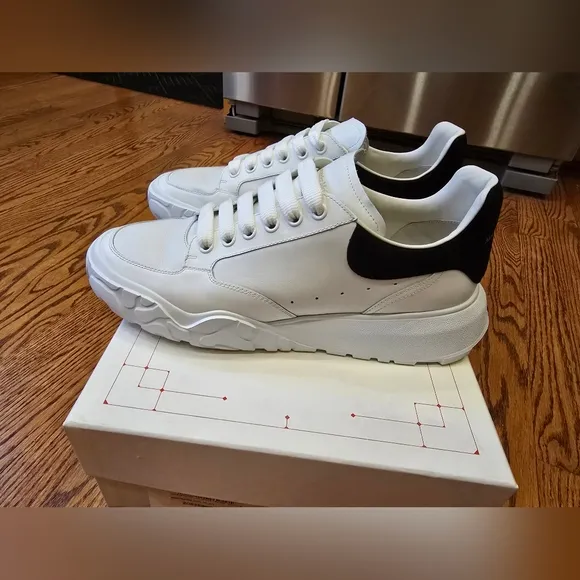 Alexander McQueen Mens White Sneakers, size EU-45, US 12