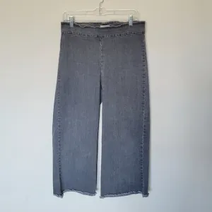 Avenue Montaigne Alex Cropped Gray Pants