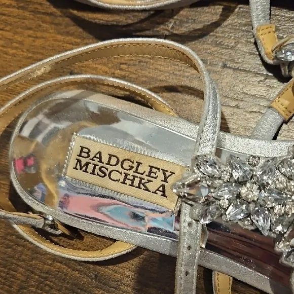 Badgley Mischka Cara Crystal Women's Silver Flat Sandals Sz 5.5