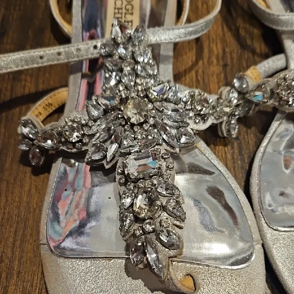 Badgley Mischka Cara Crystal Women's Silver Flat Sandals Sz 5.5