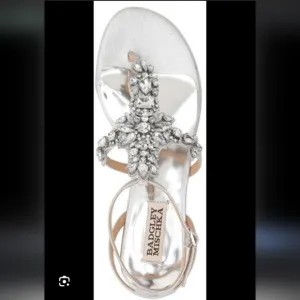 Badgley Mischka Cara Crystal Women's Silver Flat Sandals Sz 5.5