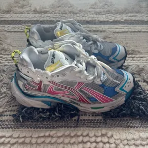 Balenciaga White and Gray Sneakers Athletic Design
