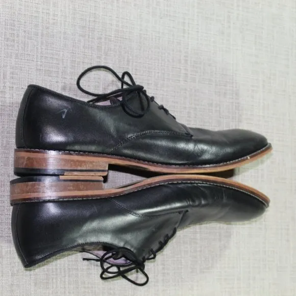Banana Republic Black Lace Up Loafers