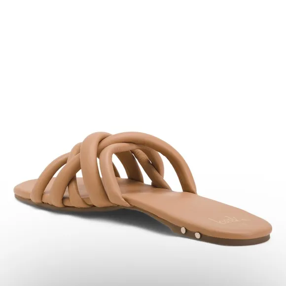 BEEKLeather Puffback Flat Sandals inbeige