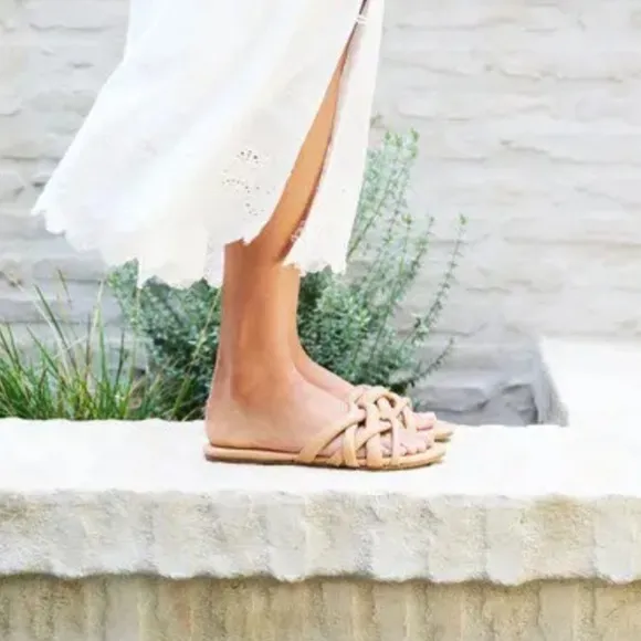 BEEKLeather Puffback Flat Sandals inbeige