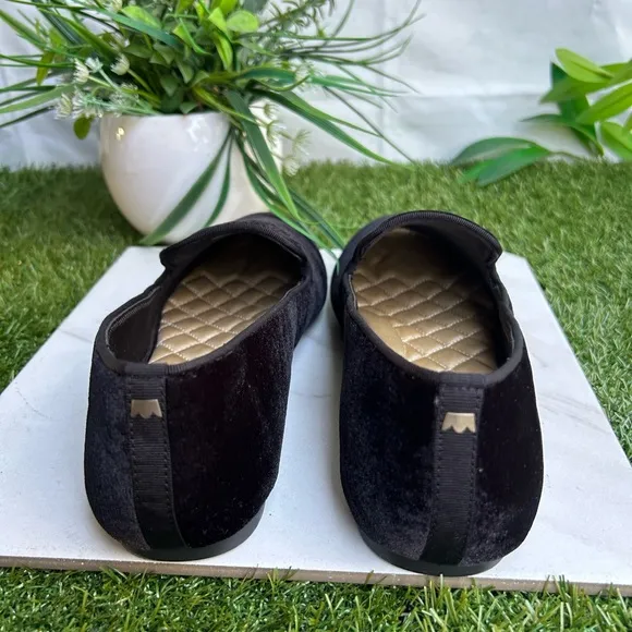 BIRDIES The starling black velvet sizes  8.5 women like new