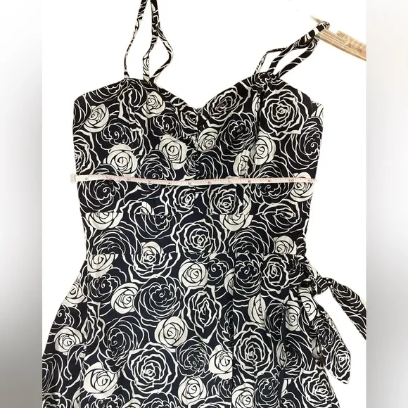 Black white swirl rose floral print wrap sweetheart spaghetti strap dress S NWOT