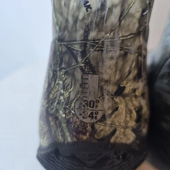 Bogs Camo Waterproof Winter Boots Youth Size 3