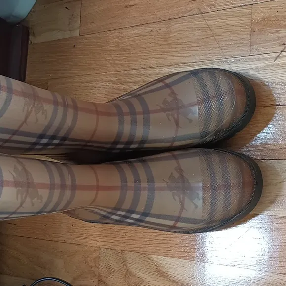 Burberry Classic Check Rain/Snow Boots UK Size 6 EU Size 39