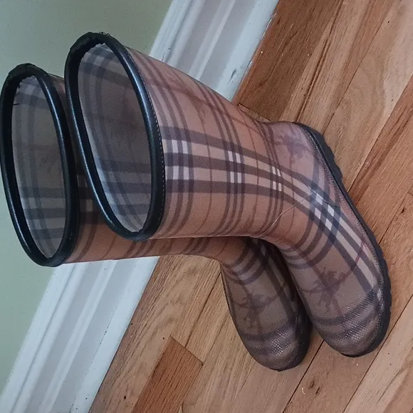 Burberry Classic Check Rain/Snow Boots UK Size 6 EU Size 39