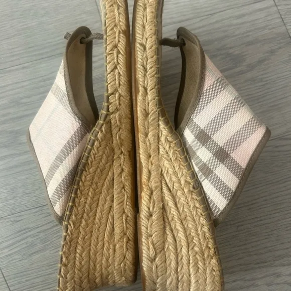 Burberry Platform Thong Espadrilles Nova Check Size 40 US 9.5W