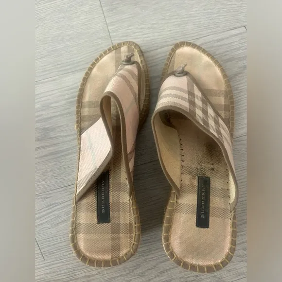 Burberry Platform Thong Espadrilles Nova Check Size 40 US 9.5W