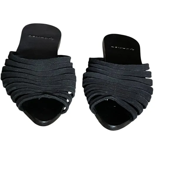 by JAMES Lynne Sandal 8