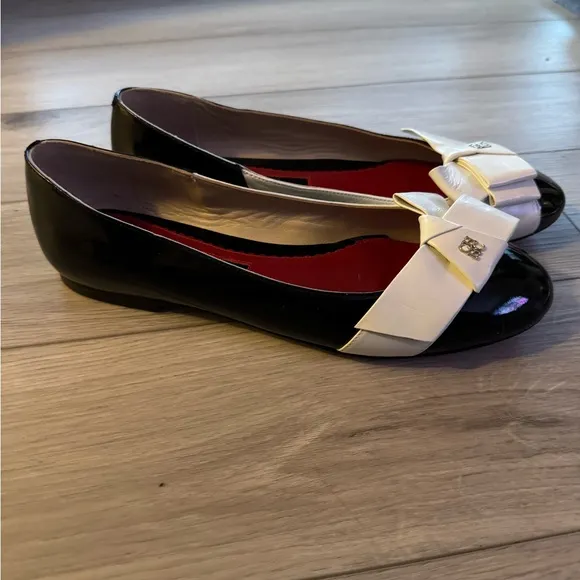 Carolina Herrera b&amp;w ballet flats, sz 8.5