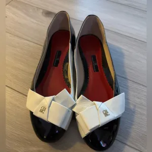 Carolina Herrera b&amp;w ballet flats, sz 8.5