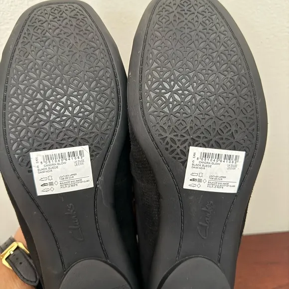 Clark’s Artisan “candra glow”NWT  black suede ballet flat in size 8