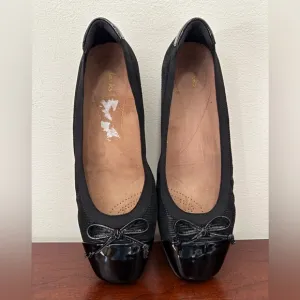 Clark’s Artisan “candra glow”NWT  black suede ballet flat in size 8