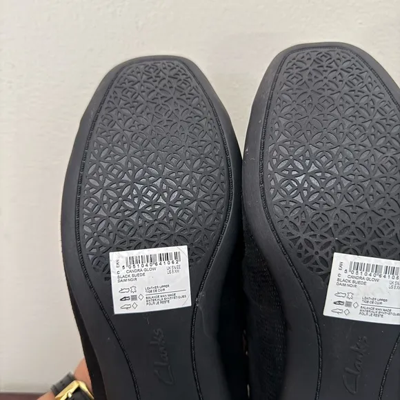 Clark’s Artisan “candra glow”NWT  black suede ballet flat in size 8