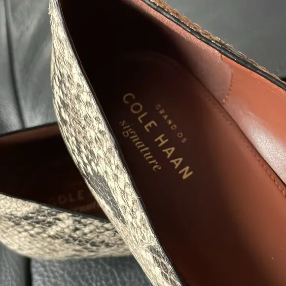 Cole Haan Signature Snakeskin flats, Bow Pointed Toe Size 7.5B
