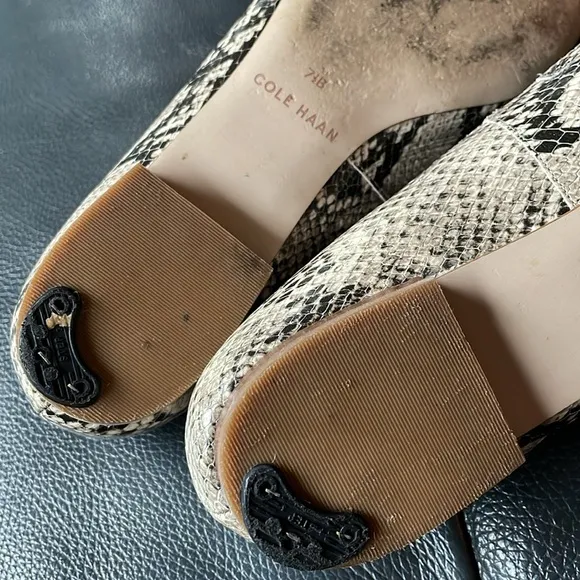 Cole Haan Signature Snakeskin flats, Bow Pointed Toe Size 7.5B
