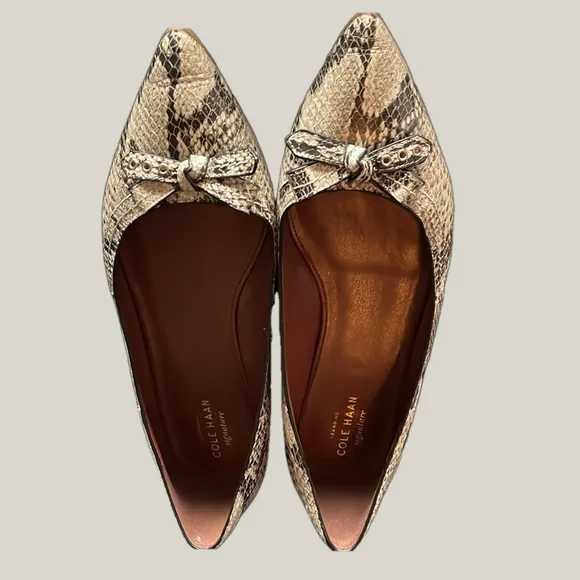 Cole Haan Signature Snakeskin flats, Bow Pointed Toe Size 7.5B