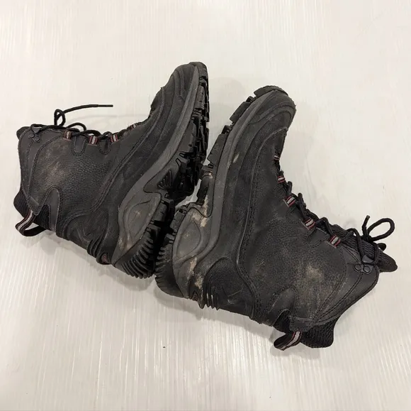 COLUMBIA Bugaboo200 grams insulated waterproof men's snow boots size 8.5