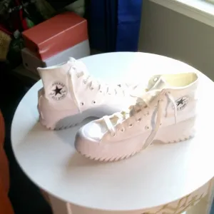 Converse Run Star Hike High Top Platform Sneakers – White – Women’s 9 – NWT