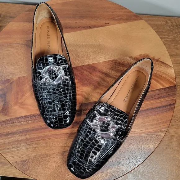 Donald Pliner Bristol Black Croc Leather Loafers Oversized Chain Accent Size 8.5