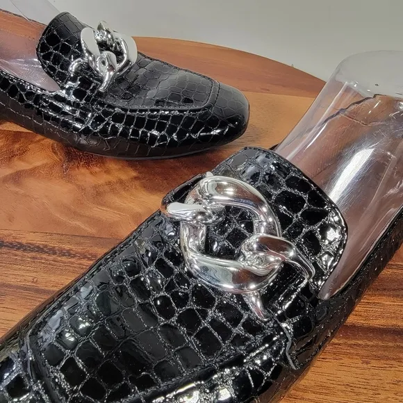 Donald Pliner Bristol Black Croc Leather Loafers Oversized Chain Accent Size 8.5