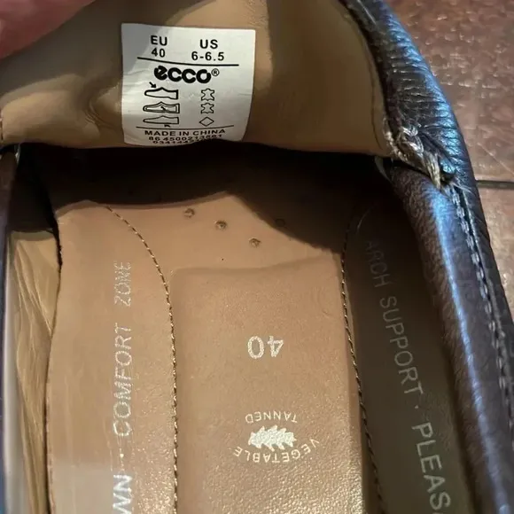Ecco classic leather loafers with hand sewn cushion size 40 or 6-6.5 men’s