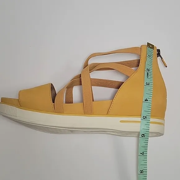Eileen Fisher yellow strappy elastic sporty sandals women's size 10