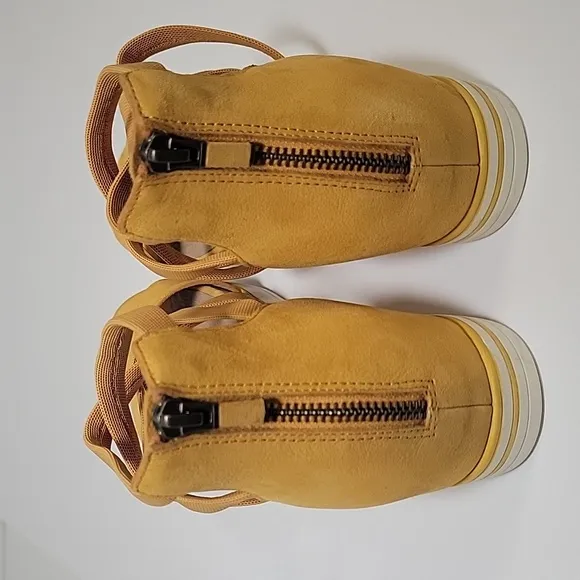 Eileen Fisher yellow strappy elastic sporty sandals women's size 10