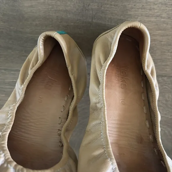 EUC Tieks Ballet Flats Camel Tan Size 10