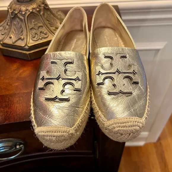 EUC Tory Burch Ines Logo Espadrilles in Spark Gold Leather Size 7 M