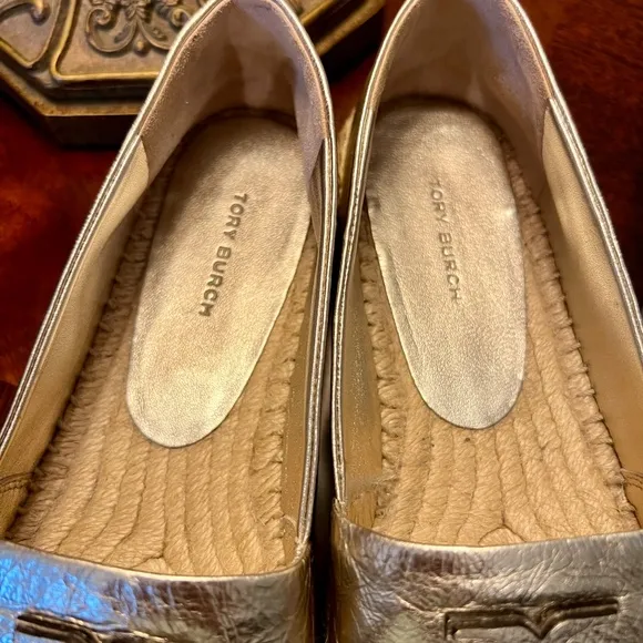 EUC Tory Burch Ines Logo Espadrilles in Spark Gold Leather Size 7 M