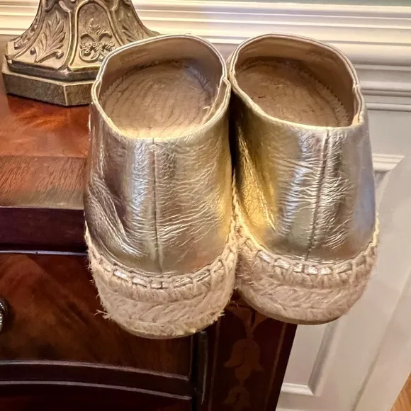 EUC Tory Burch Ines Logo Espadrilles in Spark Gold Leather Size 7 M