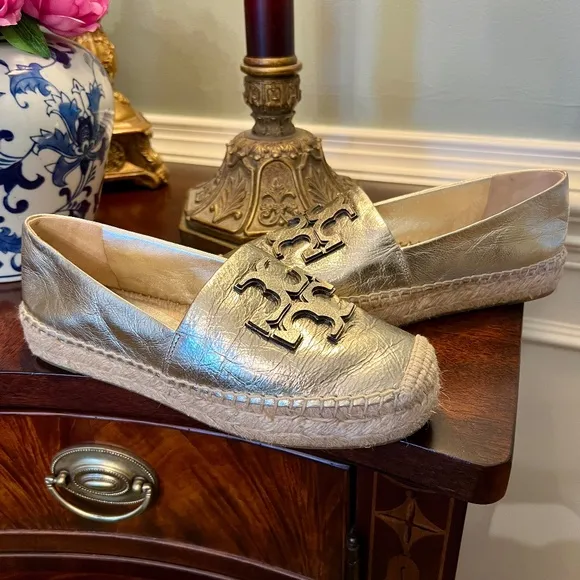 EUC Tory Burch Ines Logo Espadrilles in Spark Gold Leather Size 7 M