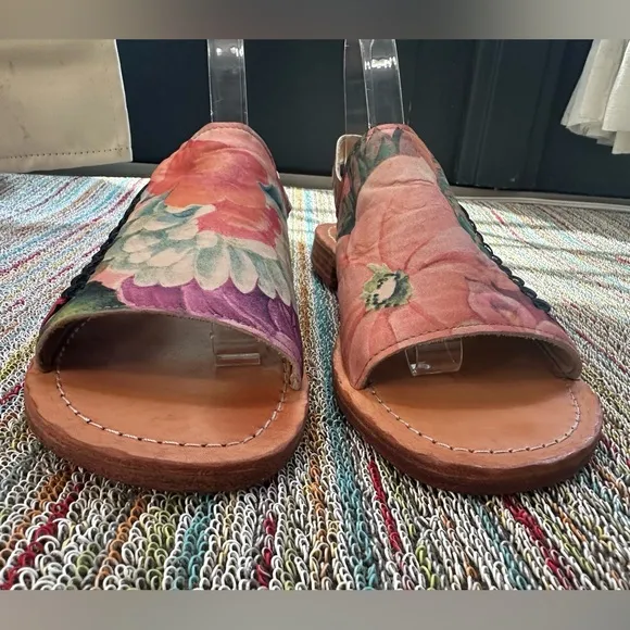 Fluevog EXCELLENT River Tigris flat slingback floral leather sandal - 10/10.5
