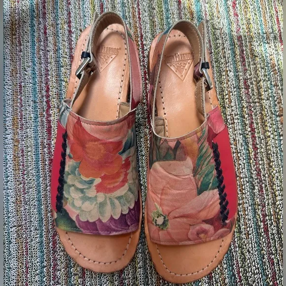 Fluevog EXCELLENT River Tigris flat slingback floral leather sandal - 10/10.5