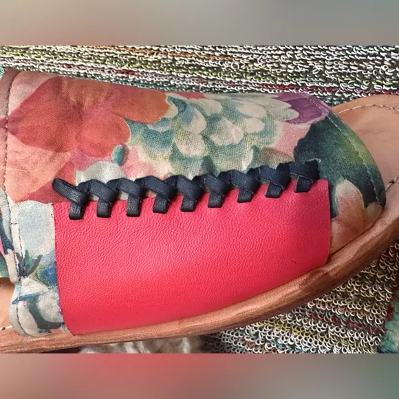 Fluevog EXCELLENT River Tigris flat slingback floral leather sandal - 10/10.5